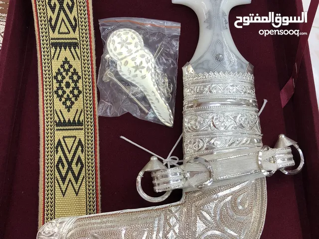 خنجر عماني بقرن فايبر ، صياغة الفضة ممتازة جداً