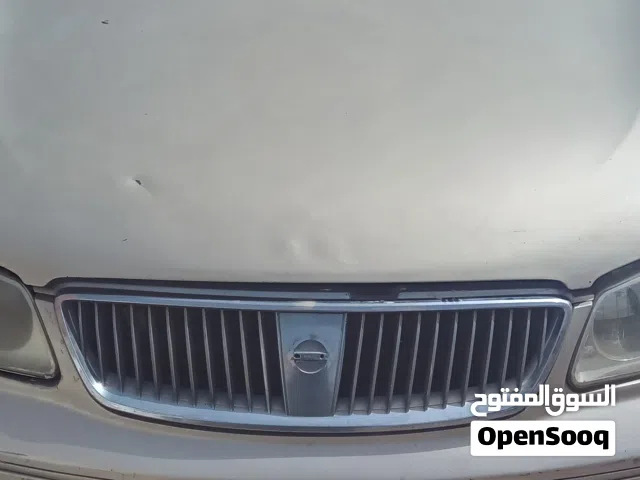 2005 نيسان صني SL