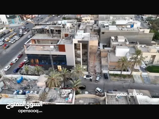 بنايه جديده مجاور اربع شوارع