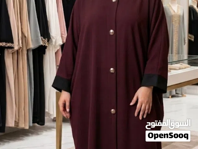 بس ب 5دنانير لون عنابي غامق طويل بتلبس مقاسات كبيرة من وزن 90 لحد 140 كيلو بتجنن عاللبس