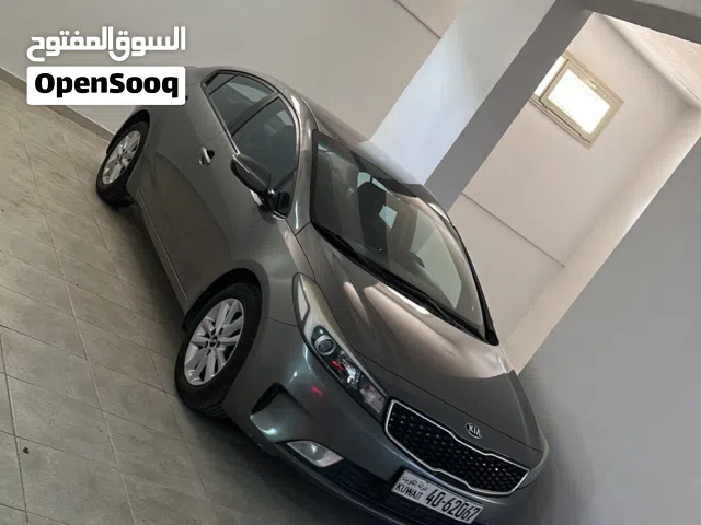 2018 كيا سيراتو Standard