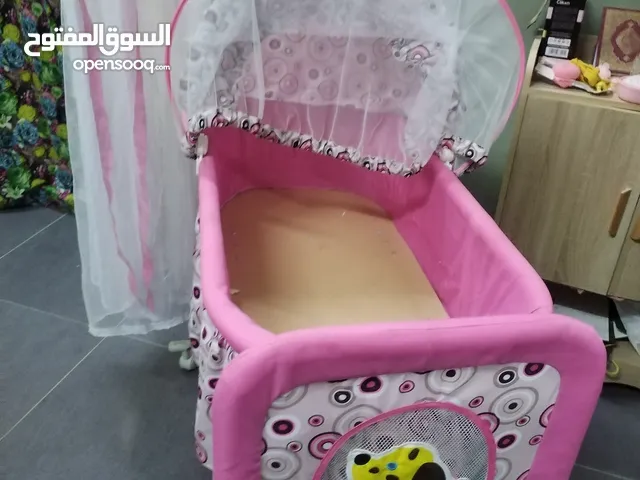 سرير أطفال بحالة جيدة baby bed