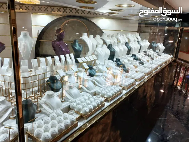 Production of jewelry boxes and manufacturing of jewelry showcases