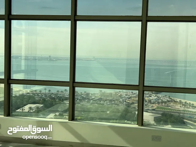 For rent, a luxurious office with a sea view, 240mللإيجار مكتب فخم القبلة اطلالة بحرية 240 م