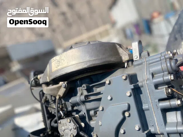 للبيع قارب مع مكينه .