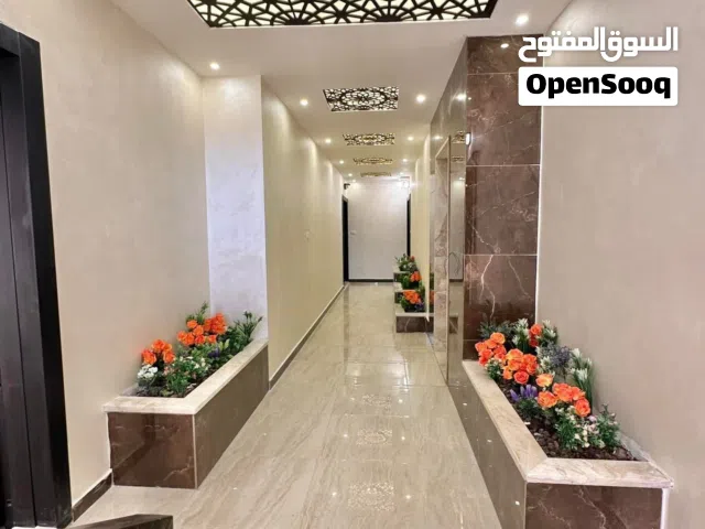 شقه بضاحيه الامير علي طابق ارضي 127 م
