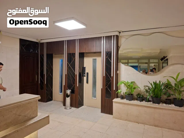 في مصر القاهرة مدينة نصر أول مكرم عبيد بجوار سيتى ستارز وسيتي سنتر وعباس العقاد