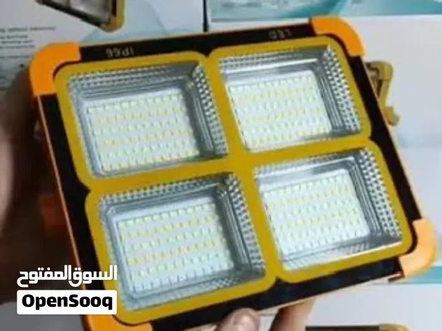 كشاف الطاقه الشمسيه LED بمعيار ip66 يتميز اضاءه قويه جداً وتتميز ببطاريه ذات سعه تصل الي12000mah