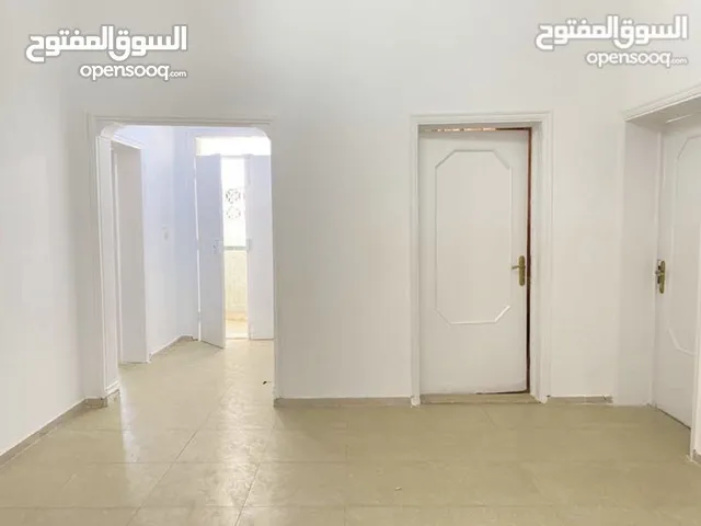 136 m2 5 Bedrooms Townhouse for Sale in Tripoli Alfornaj