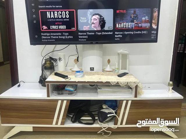 ترابيزه تليفزيون من ايكيا استعمال خفيف