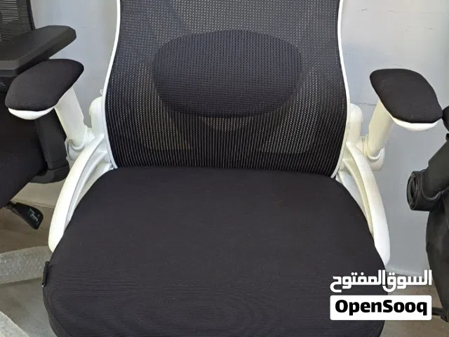 كرسي مكتب بمسند ظهر مرتفع هذا الكرسي المذهل يعّدالاختيار الأمثل من حيث الراحة في الجلوس ودعم الظهر