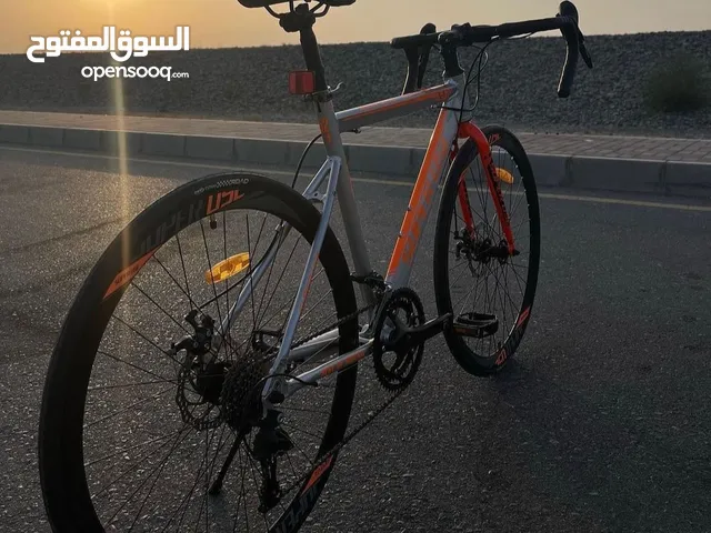 دراجه هوائيه اللون احمر ملاحظه
