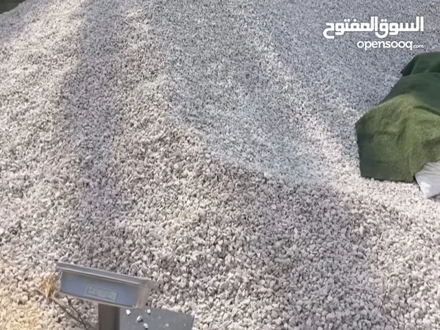 توفير حجر زينه ابيض بالطن وبالجونيه 30 كيلو للمزارع وللحدائق وللمنازل