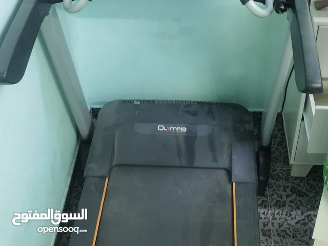 آلة ركض رياضية نضيفة لا تشكي من اي شي