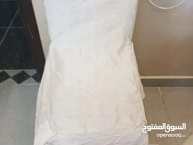 كفرات الكراسي قماش ثقيل لون ابيض بيجي يصلح لكراسي المطبخ أو للحفلات مرتب وثقيل