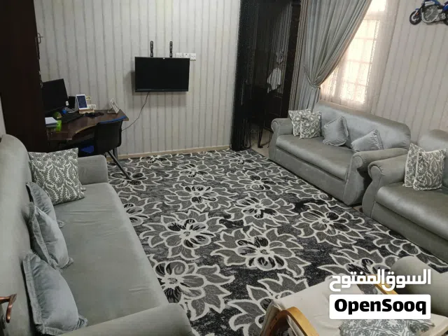 كراسي مجلس والصاله فضيات وخضرات مع الزوالي  والستائر