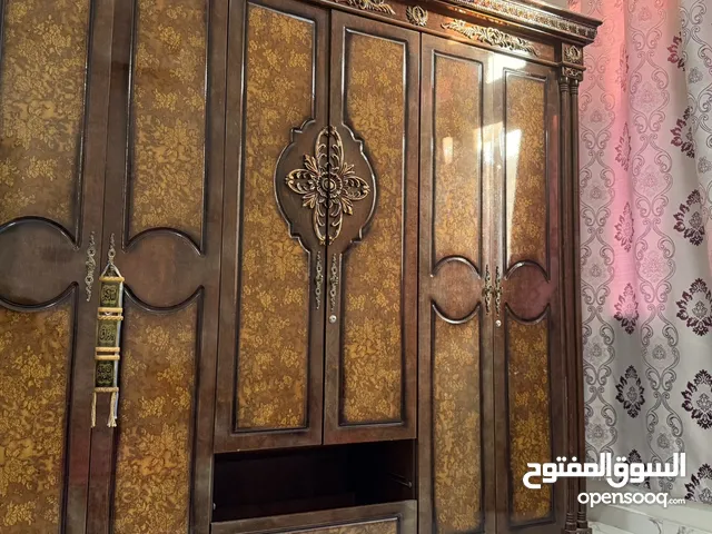 كبت مستعمل بحالة جيدة جدا(الحجم كبير)