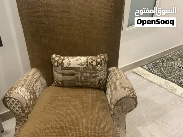 كنبة  وجميله واستعمال نظيفه