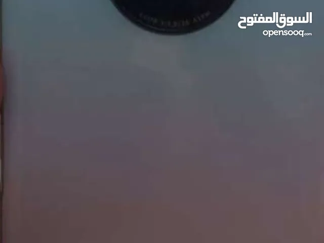 تليفون بالسلطه عنابين شغال وكل شيء 100% بس شاشته مكسوره بس شغاله تطشوا كل شيء