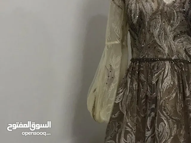 فستان راقي وجديد