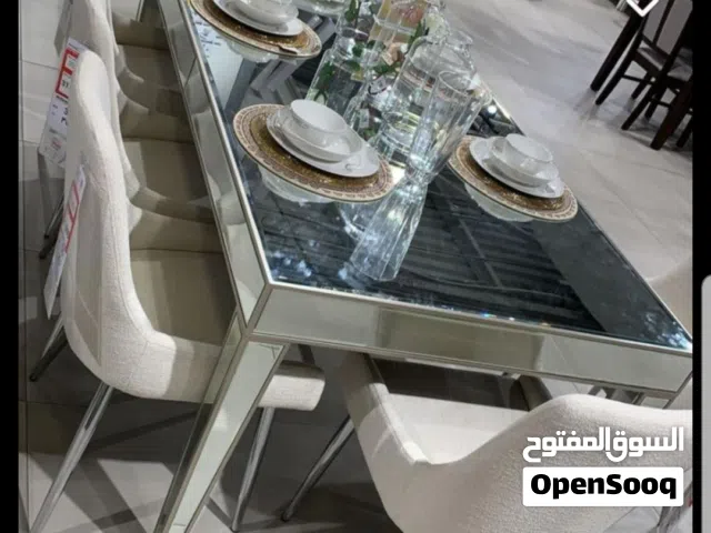 طاولة طعام جديدة للبيع