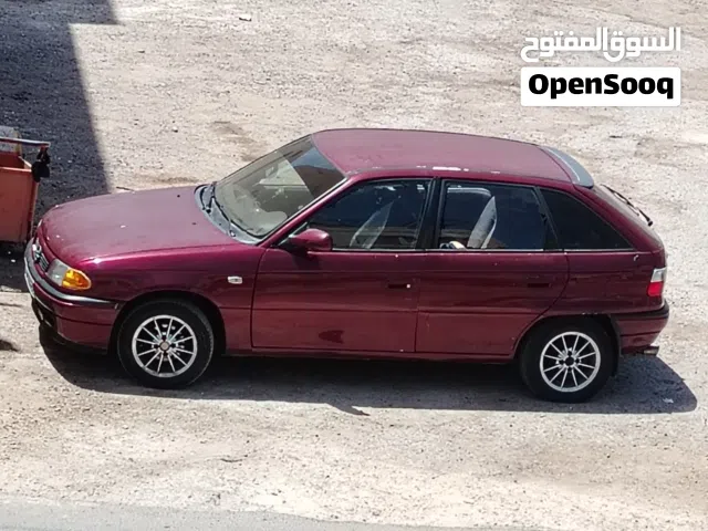 1992 أوبل استرا Standard