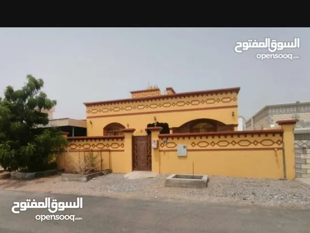 370 m2 3 Bedrooms Townhouse for Sale in Muscat Quriyat