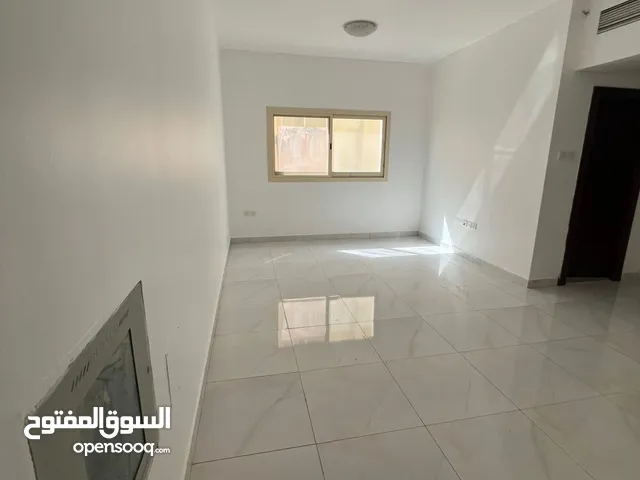 للايجار شقه غرفه وصالة في منطقة النعيميه عجمان شارع الملك فيصل قريبة من جميع الخدمات