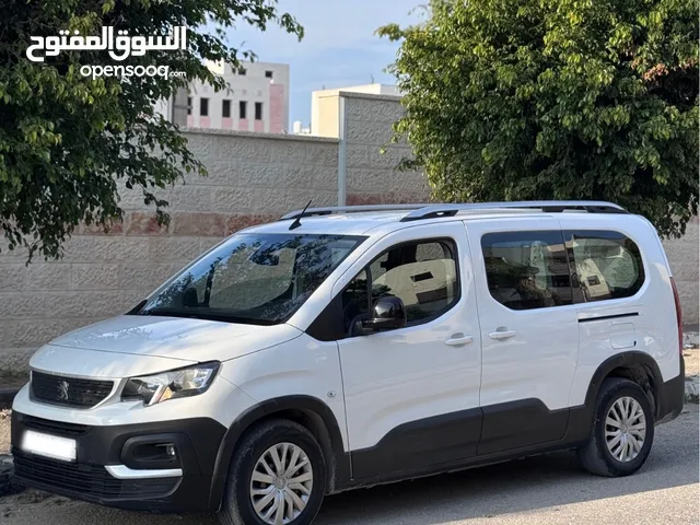 بيجو ريفتر