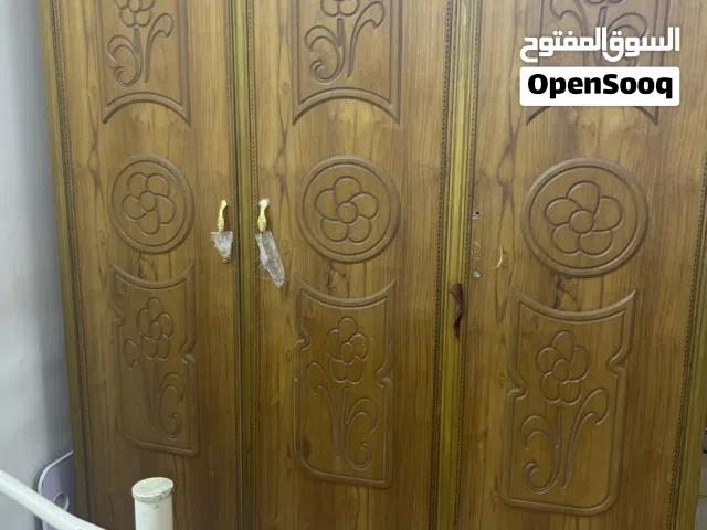 كنتور خشبي ثلاث بيبان، كنتور خشبي بابين، سرير نفر واحد ، خشبه سرير، ميز اسود يصلح ميز ديكور وميزغرفه