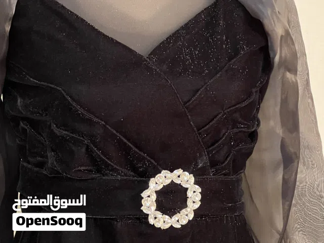 فستان اسود مخمل لماعي ملبوس مره فقط
