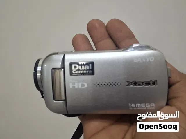 كاميرا تصوير  سانيو فيديو full HD و صور ثابتة 14 MP.. مع شاحن و عدد 2 بطارية و ميموري كارد 4 Giga