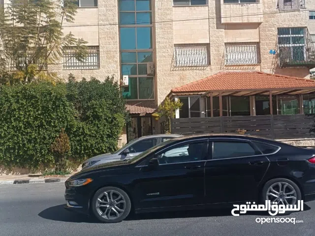 شقة مميزة للايجار الجاردنز 180 متر 3 غرف نوم 3 حمامات مطبخ راكب + خزائن حائط و مستودع