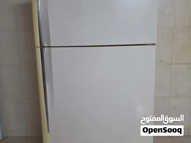 ثلاجة ماركة LG حالة جيدة للبيع أمورها كلها تمام حجم كبير 350 لتر