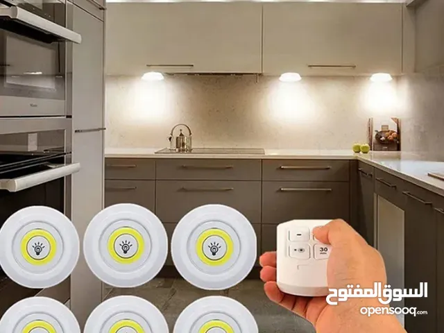 مجموعة من ثلاثة مصابيح LED دائرية صغيرة تعمل بالبطارية، وتأتي مع جهاز تحكم عن بُعد عدد القطع: 3 مصاب