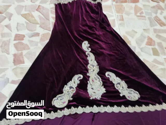 فستان سهرة مخمل