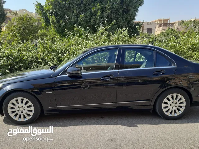 لهواة التميز مرسيدس C200 موديل 2009 فابريكه بحاله نادره