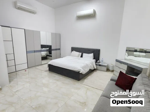 غرفة نوم كاملة مع الكنب