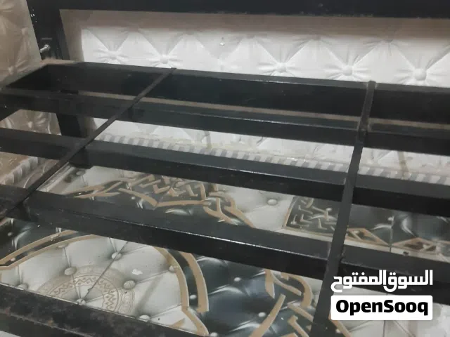 سرير حديد مفرد للبيع