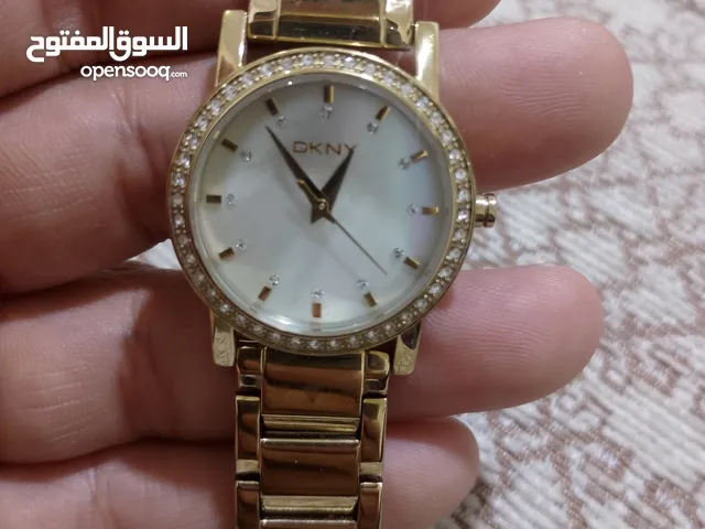 ساعه نسائيه اصليه ماركه DKNY بحاله ممتازه تعمل بدقه لون دهبي