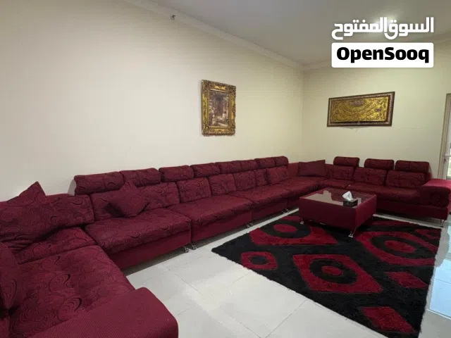 مجلس من 13 مقعد و 2 كورنر بحالة جيدة