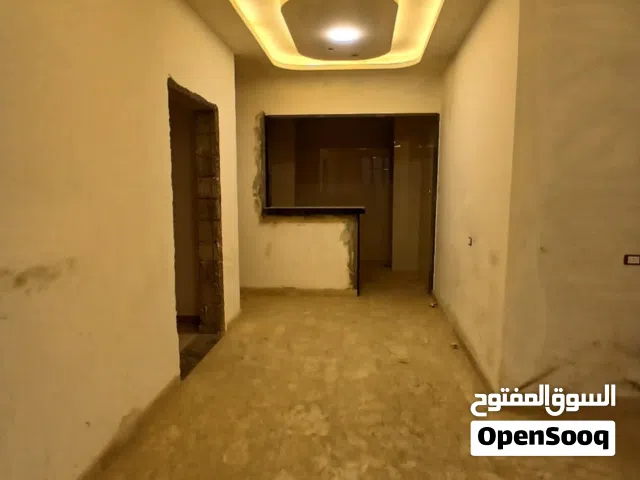 شقة خدمية تشطيب حديث في ابو ستة