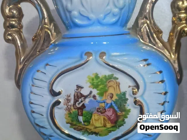 مجموعة من القطع الأوربية المميزة والنادرة من الطراز القديم الكلاسيكي