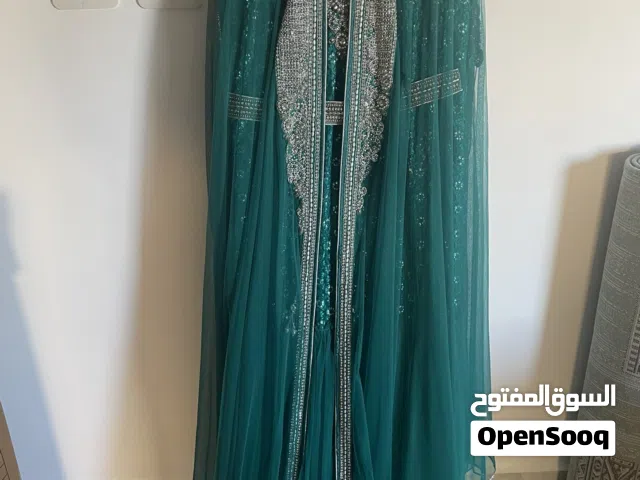 فستان سهرة بشت اماراتي
