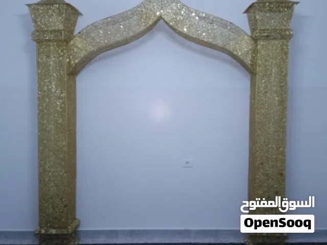 قوس مضي لديكورات التفاح والحفلات وللمحلات الملابس والهدايا  يوجد منه اثنان والاهرامات كدلك