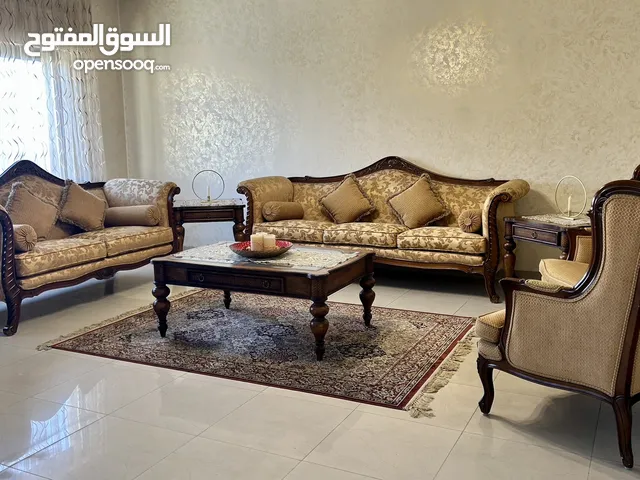 صالون 7 مقاعد خشب زان صولد بحالة ممتازة