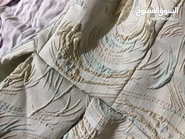 فستان مناسب للخطوبات و حتى للاعراس و غيرهاا ... جميل و في الواقع احلى بكثيرررر ....