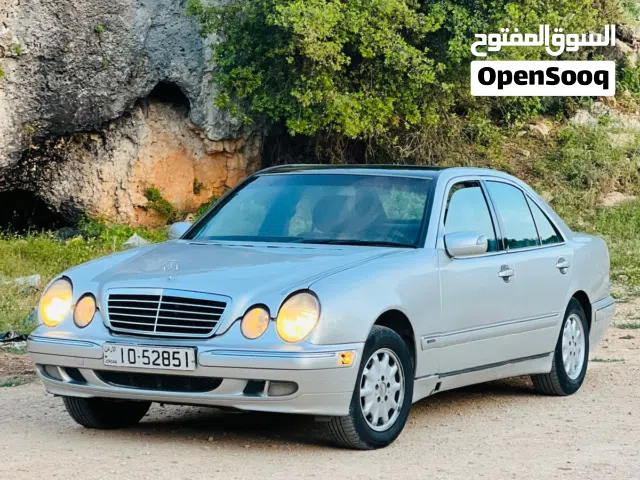 1996 مرسيدس بنز الفئة-E E 200