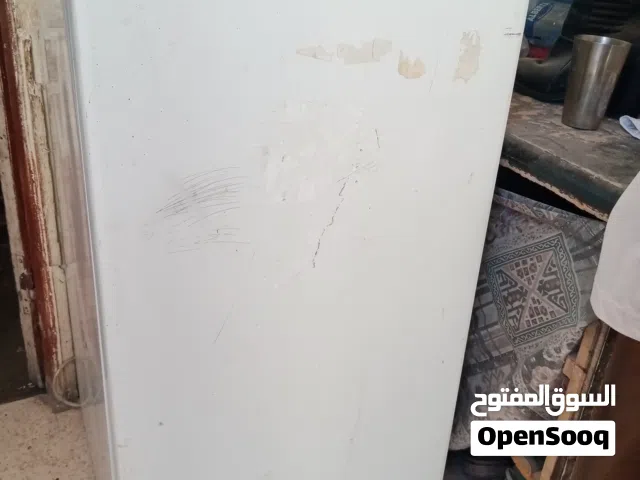 ثلاجه مكتب صغيره شغاله ميه ميه