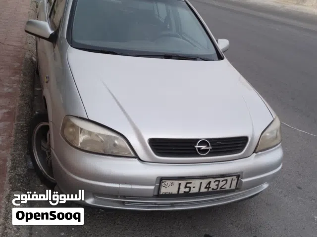 2001, أوبل, استرا, Standard